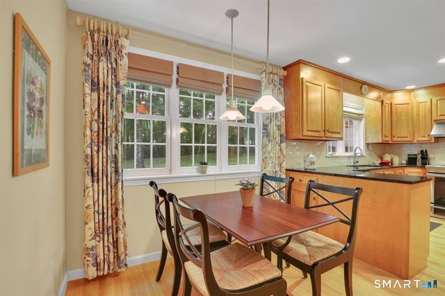 11 Dunne Wood Court, Farmington, CT 06085