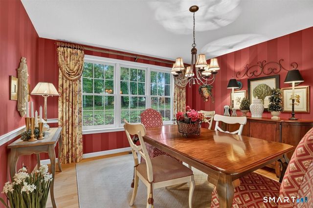 11 Dunne Wood Court, Farmington, CT 06085