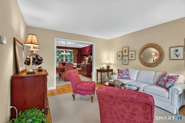 11 Dunne Wood Court, Farmington, CT 06085