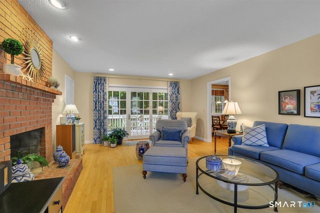 11 Dunne Wood Court, Farmington, CT 06085