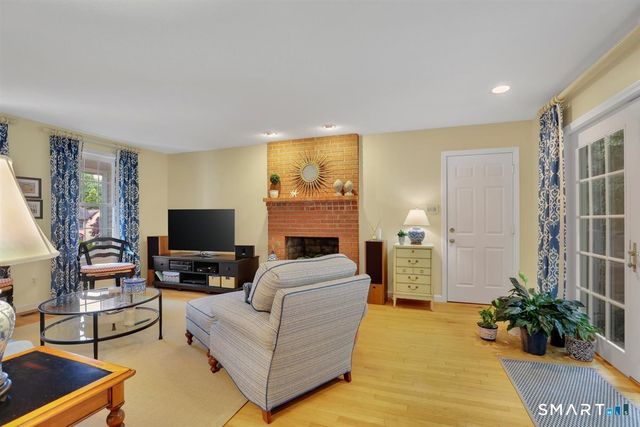 11 Dunne Wood Court, Farmington, CT 06085