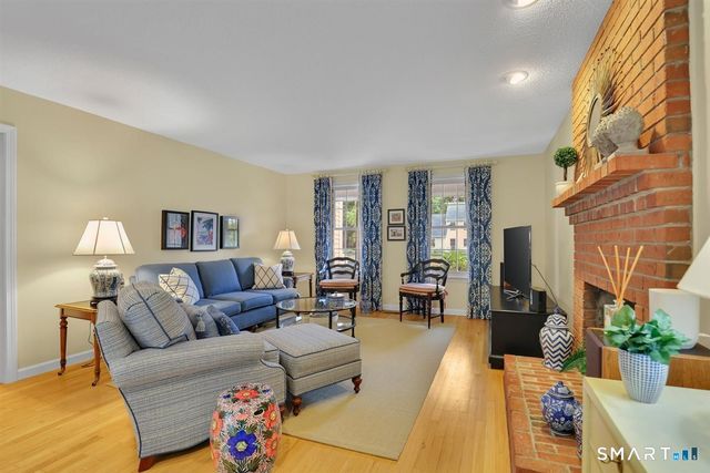 11 Dunne Wood Court, Farmington, CT 06085