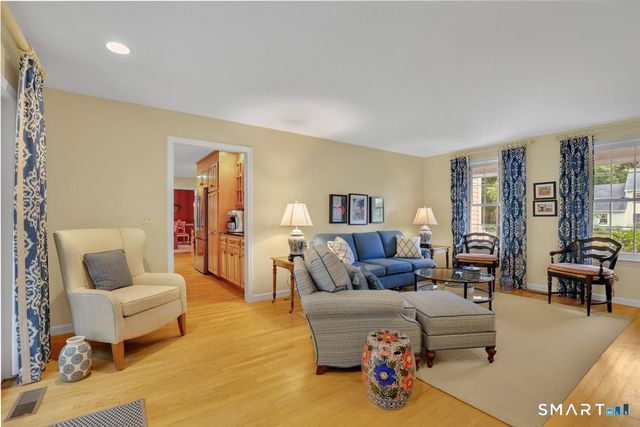 11 Dunne Wood Court, Farmington, CT 06085