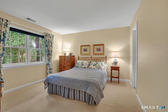 11 Dunne Wood Court, Farmington, CT 06085