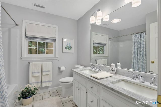 11 Dunne Wood Court, Farmington, CT 06085