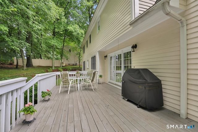 11 Dunne Wood Court, Farmington, CT 06085