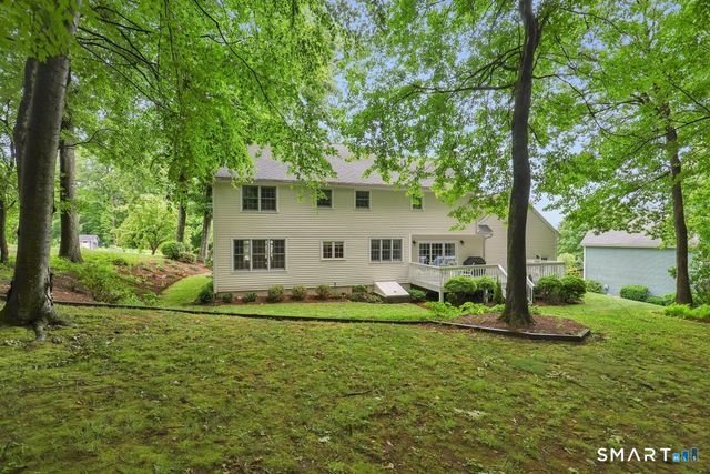 11 Dunne Wood Court, Farmington, CT 06085