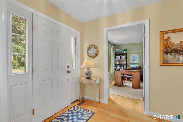 11 Dunne Wood Court, Farmington, CT 06085