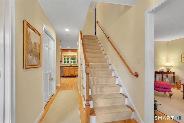 11 Dunne Wood Court, Farmington, CT 06085