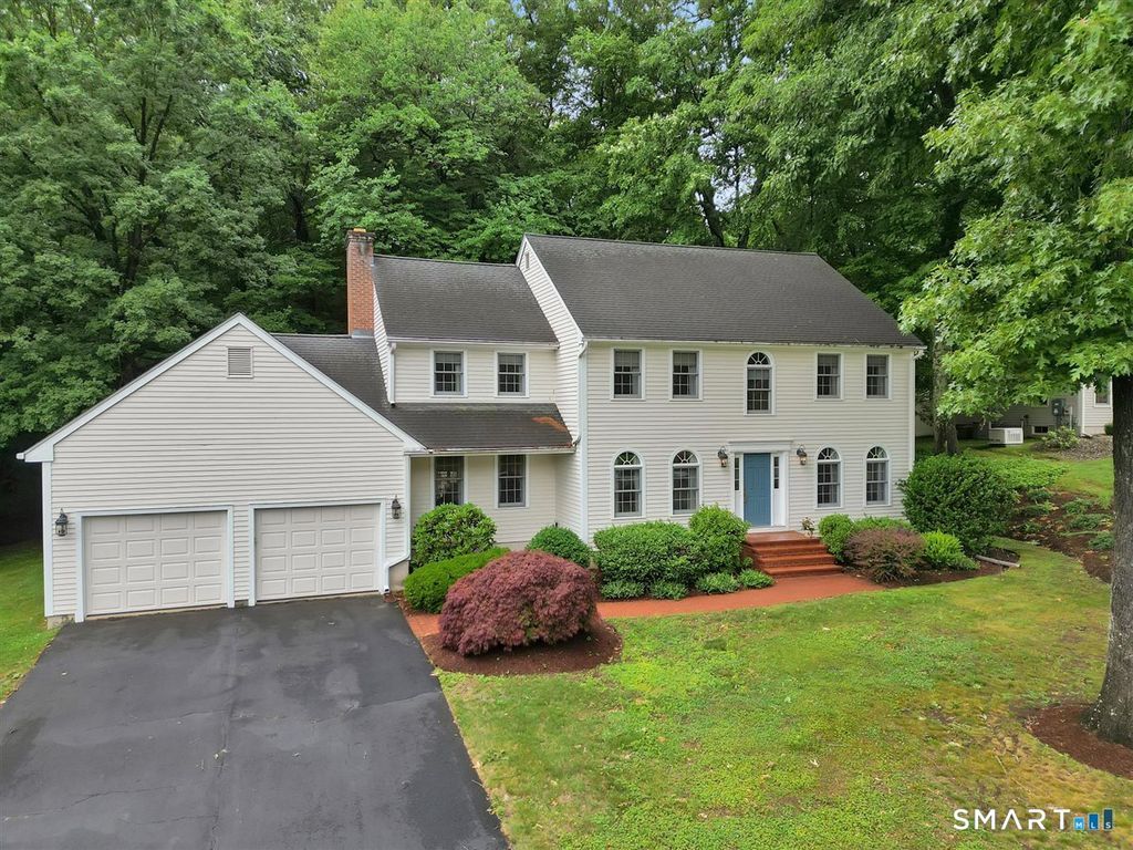 11 Dunne Wood Court, Farmington, CT 06085
