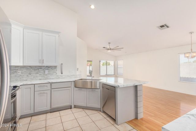 8338 W PARADISE Drive, Peoria, AZ 85345