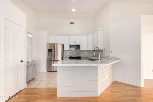 8338 W PARADISE Drive, Peoria, AZ 85345