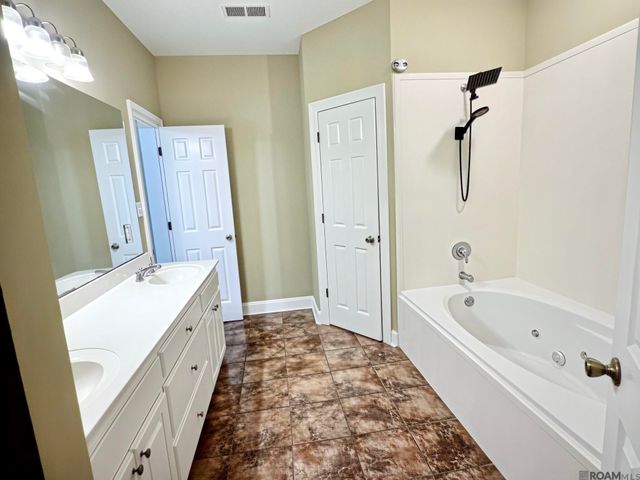 12457 Dutchtown Villa Dr, Geismar, LA 70734