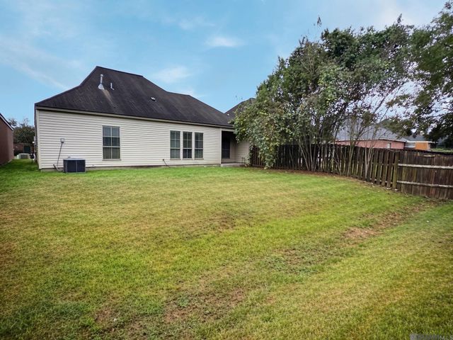 12457 Dutchtown Villa Dr, Geismar, LA 70734