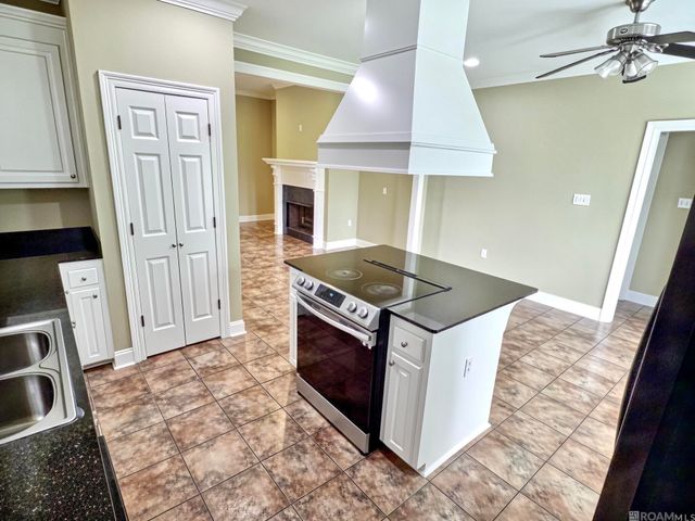 12457 Dutchtown Villa Dr, Geismar, LA 70734