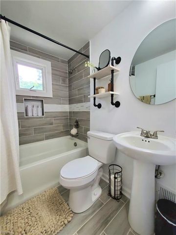 4912 Erskine ST, Virginia Beach, VA 23462