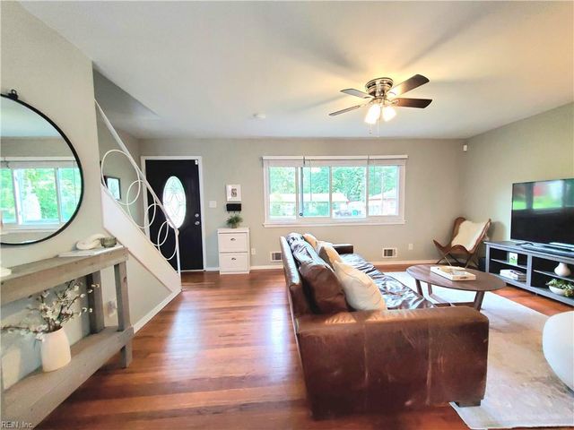 4912 Erskine ST, Virginia Beach, VA 23462