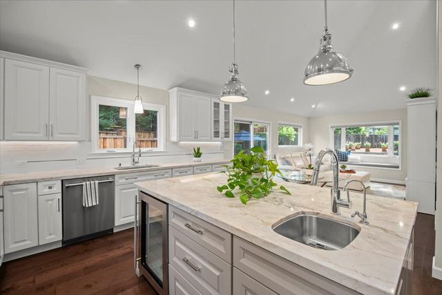 411 Hedgerow Court, Mountain View, CA 94041