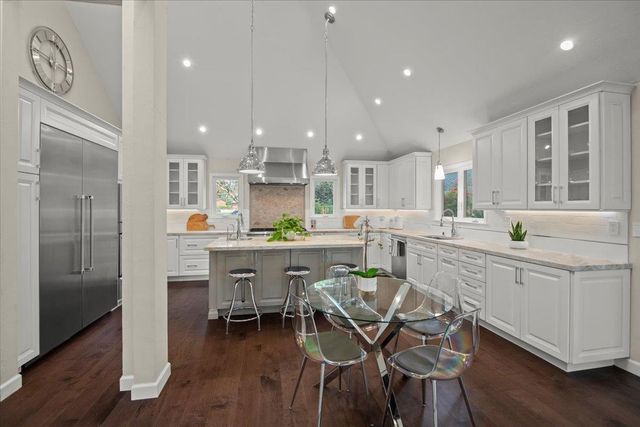 411 Hedgerow Court, Mountain View, CA 94041