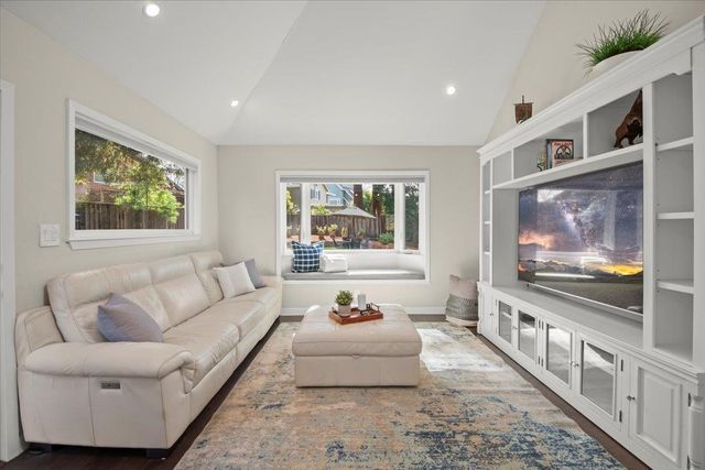 411 Hedgerow Court, Mountain View, CA 94041