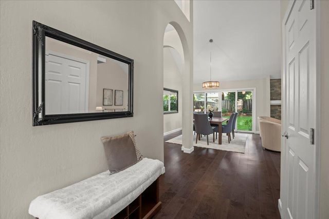 411 Hedgerow Court, Mountain View, CA 94041