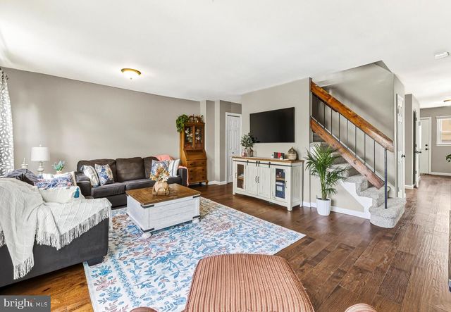 8 CHELSEA CIR, Flemington, NJ 08822