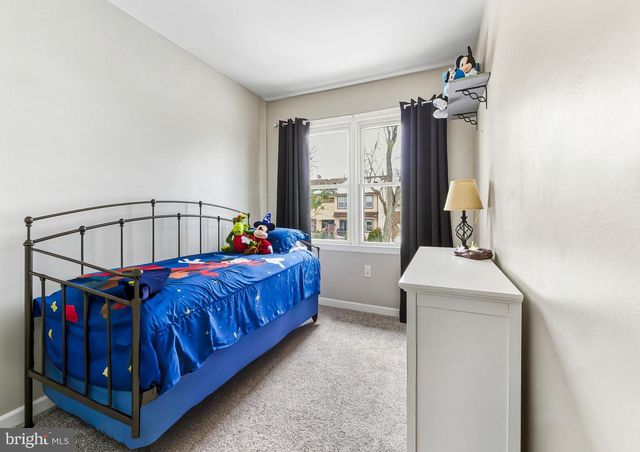 8 CHELSEA CIR, Flemington, NJ 08822