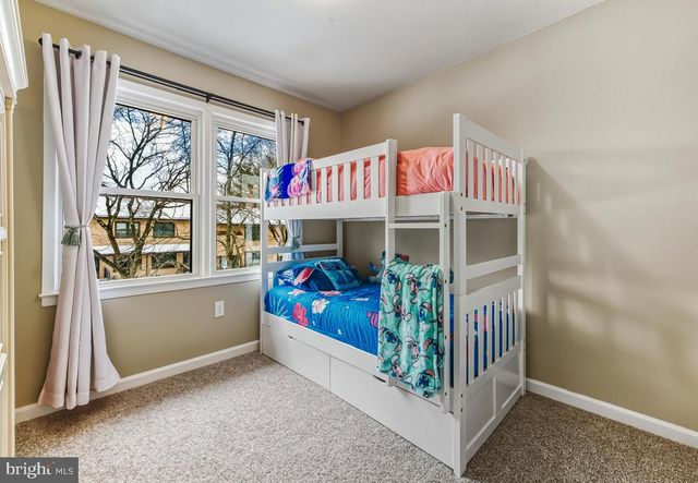 8 CHELSEA CIR, Flemington, NJ 08822