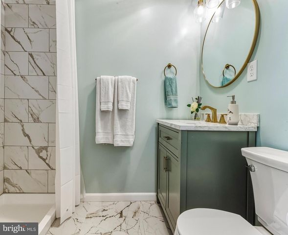 8 CHELSEA CIR, Flemington, NJ 08822