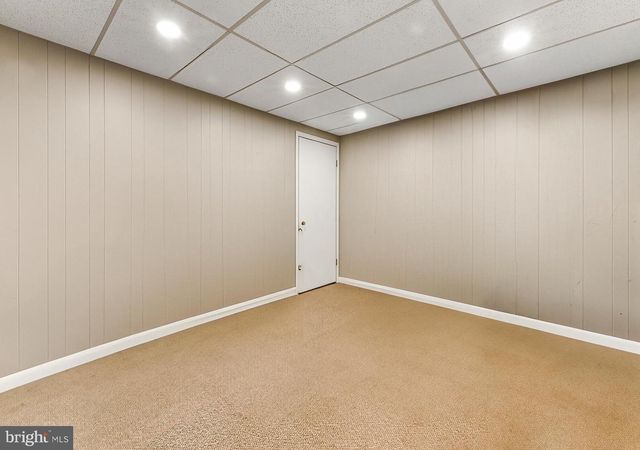 8 CHELSEA CIR, Flemington, NJ 08822