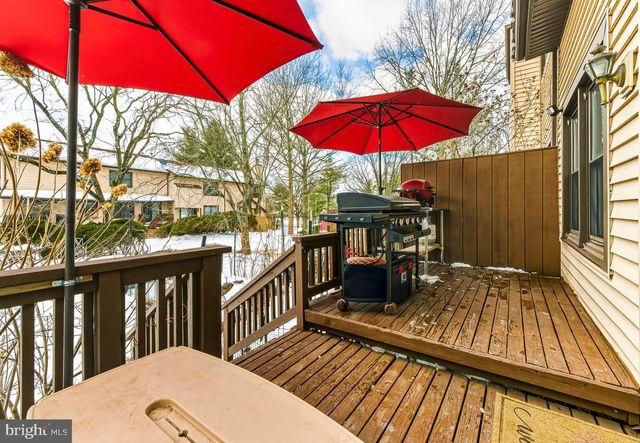 8 CHELSEA CIR, Flemington, NJ 08822