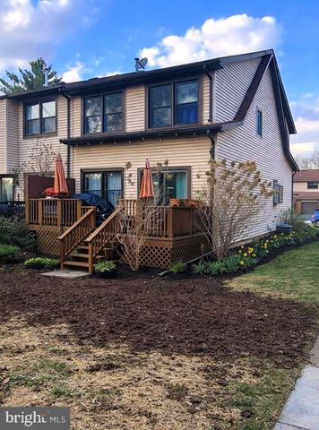 8 CHELSEA CIR, Flemington, NJ 08822