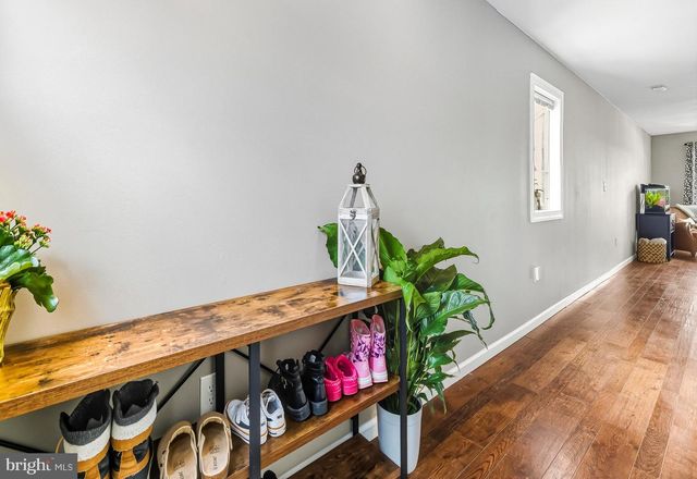 8 CHELSEA CIR, Flemington, NJ 08822
