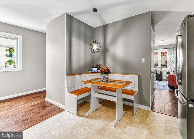 8 CHELSEA CIR, Flemington, NJ 08822