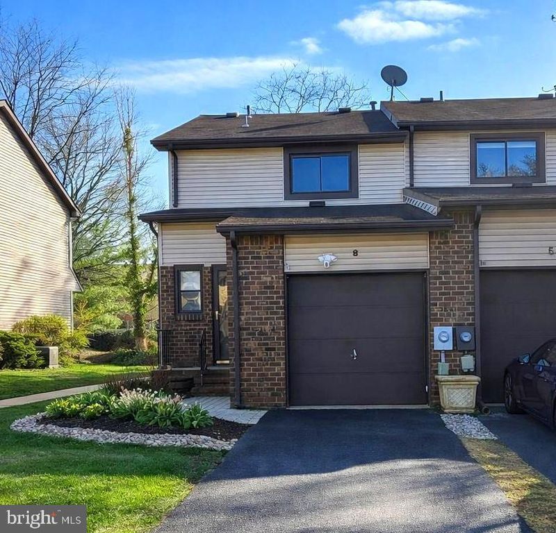 8 CHELSEA CIR, Flemington, NJ 08822