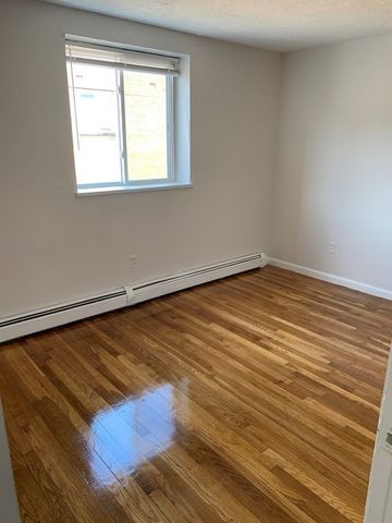 580 Cummins Highway 14, Boston, MA 02126