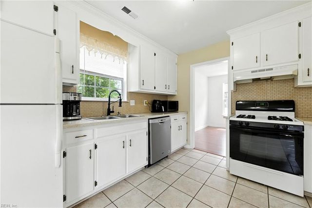 735 Trails LN, Newport News, VA 23608