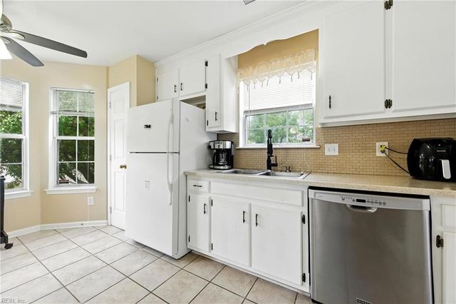 735 Trails LN, Newport News, VA 23608