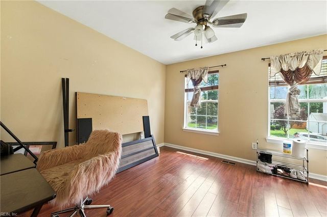 735 Trails LN, Newport News, VA 23608