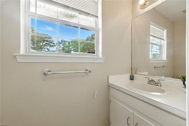735 Trails LN, Newport News, VA 23608