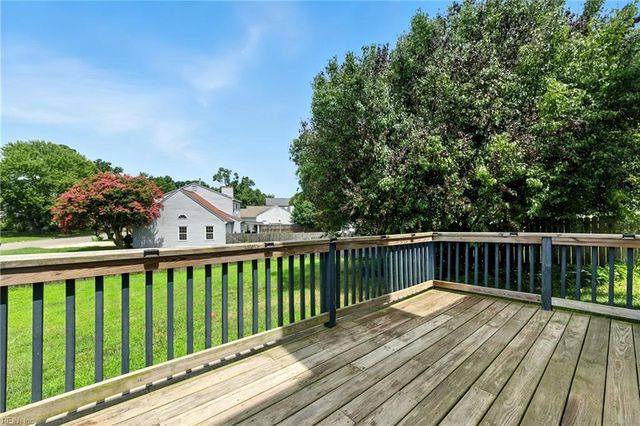 735 Trails LN, Newport News, VA 23608