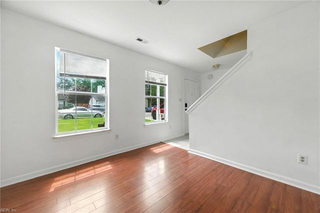 735 Trails LN, Newport News, VA 23608