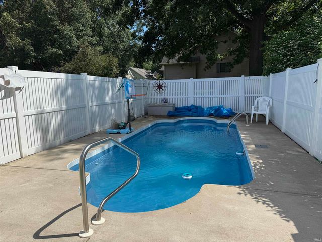 823 Frontier Drive, Rochester, IN 46975