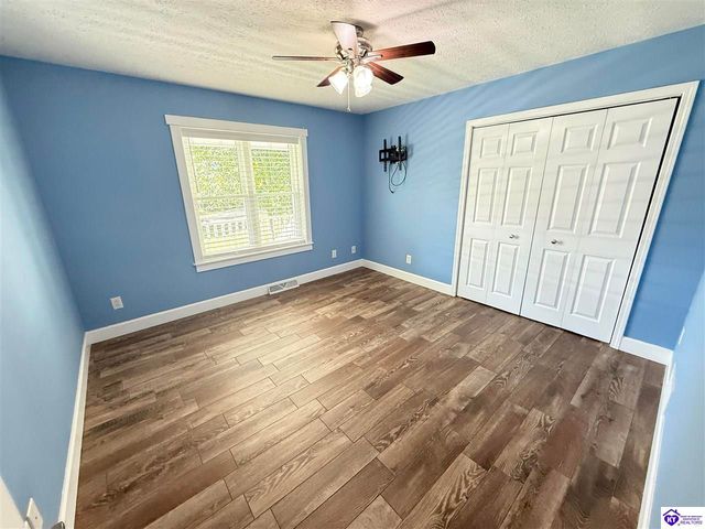 72 Five Oaks Drive, Elizabethtown, KY 42701