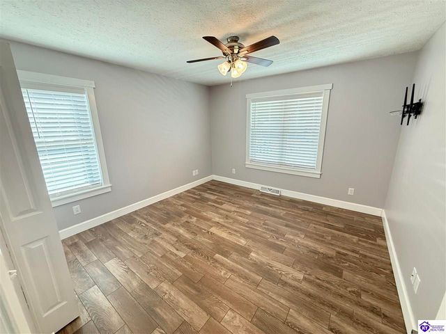 72 Five Oaks Drive, Elizabethtown, KY 42701