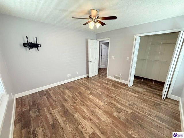 72 Five Oaks Drive, Elizabethtown, KY 42701