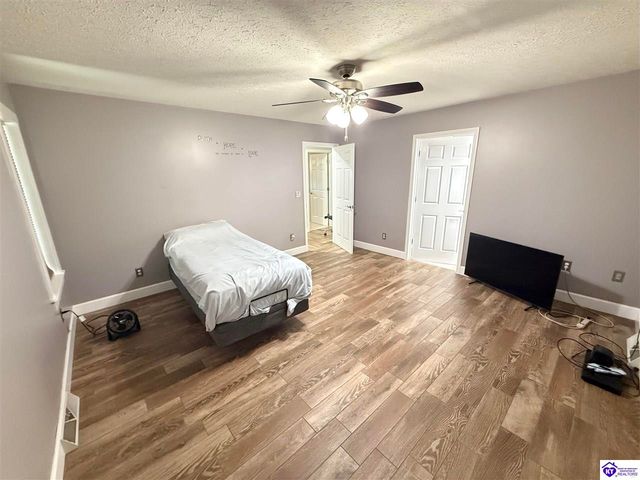 72 Five Oaks Drive, Elizabethtown, KY 42701