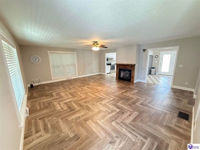 72 Five Oaks Drive, Elizabethtown, KY 42701