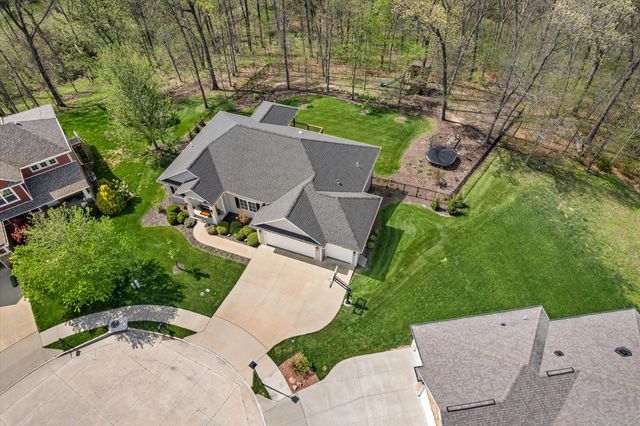 5201 CLAYBROOK CT, Columbia, MO 65203