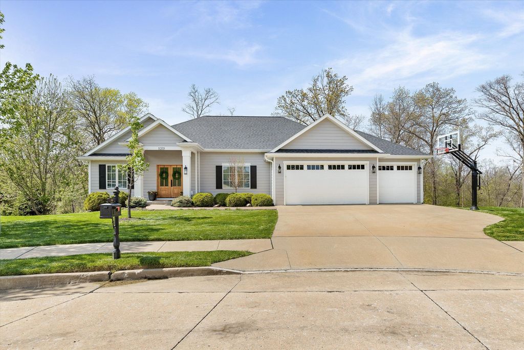 5201 CLAYBROOK CT, Columbia, MO 65203